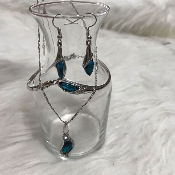 DELETING SOON Blue Rhinestone Bracelet Necklace Earrings Jewelry Set Bangle - Picture 7 of 7